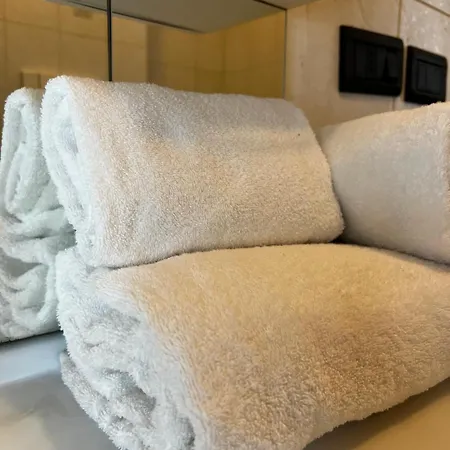 Prada Wifi-netflix-air Conditioning Apartment *